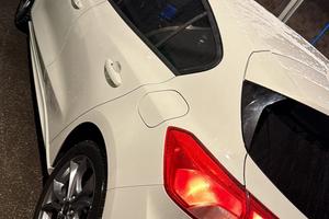 ford focus STline benzina ibrida