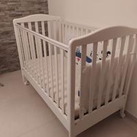 Culla in legno, solida, elegante e come nuova