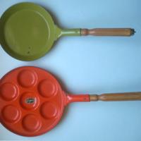 2 Padelle smaltate manico in legno