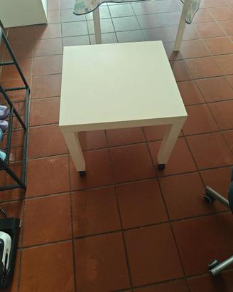 Tavolino con ruote