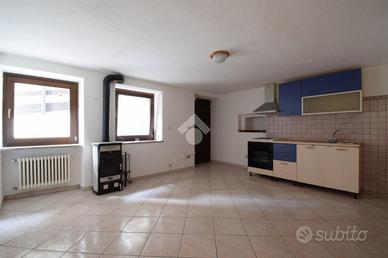 CASA SEMINDIPENDENTE A SAINT-DENIS