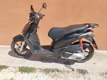 Piaggio Liberty 125 S Black con ABS