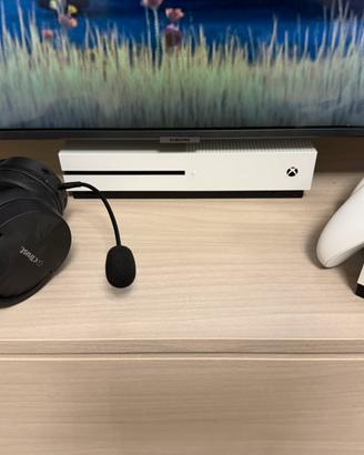 Xbox One + 2 controller e cuffie