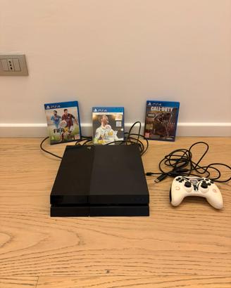 Playstaion 4 con 3 giochi + joystick EA SPORT