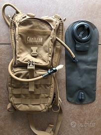 Zaino militare Camelbak con sacca idrica 2,5 L - Sports In vendita a Torino