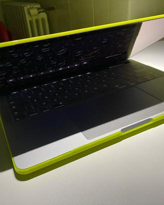MacBook Pro 13" 250gb Retina Touch Bar