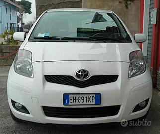 Toyota Yaris 1.0 benzina 5 porte - 2011