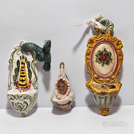 Lotto di Acquasantiere Decorative in Maiolica