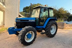 TRATTORE FORD NEW HOLLAND 5640