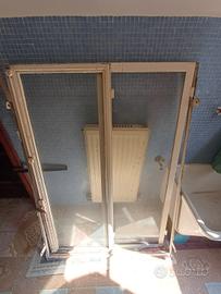 finestra con telaio in ferro