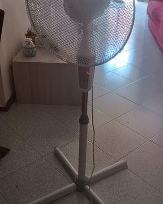 ventilatore a piantana praticamente nuovo