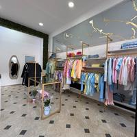 Arredamento completo negozio abbigliamento