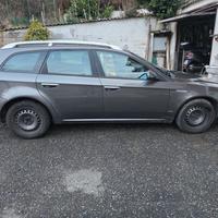 Privato vende Alfa 159