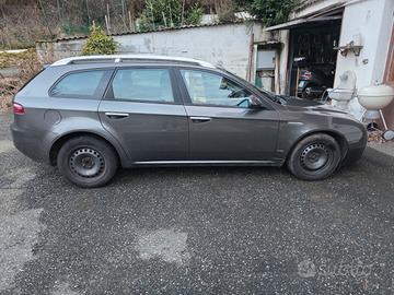 Privato vende Alfa 159