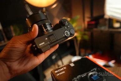 Sony A6600 + 2 Batterie (Senza Lente)
