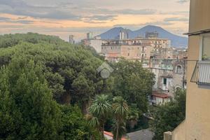 6 LOCALI A NAPOLI