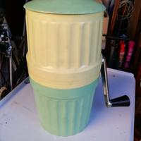 Tritaghiaccio a manovella