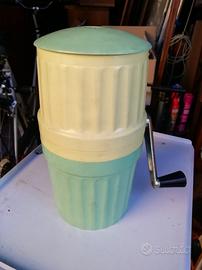 Tritaghiaccio a manovella