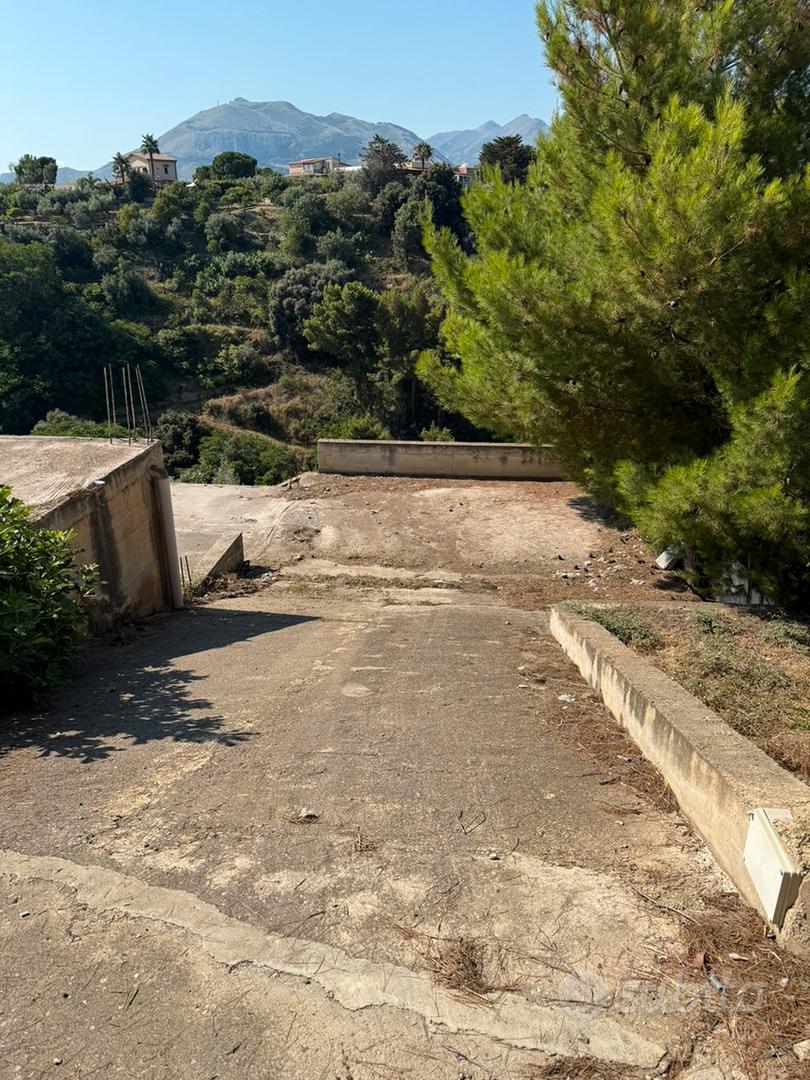 Stanza con terreno - Altro