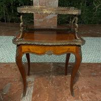 Tavolini d’epoca, ambienti classici e vintage