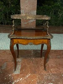 Tavolini d’epoca, ambienti classici e vintage