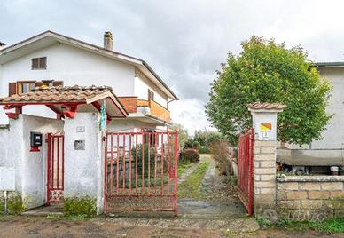 BIFAMILIARE A ACQUAPENDENTE