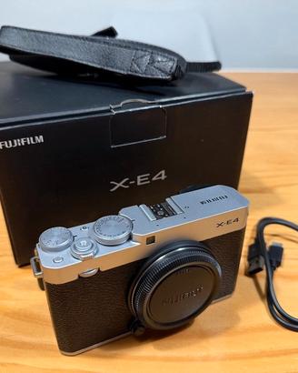 Fujifilm X-E4 solo corpo - silver
