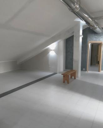 Ufficio ristrutturato in Via Santa Cecilia, 65