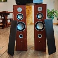 Coppia casse audio in legno con amplificatore