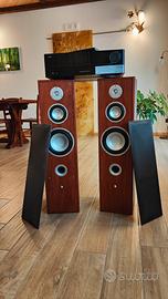 Coppia casse audio in legno con amplificatore