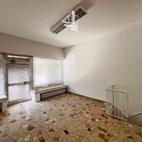 Laives: Locale commerciale con cantina