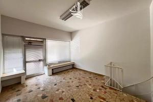 Laives: Locale commerciale con cantina