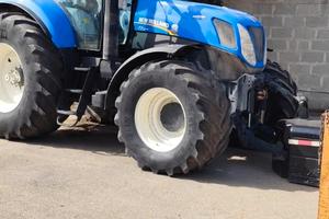 Trattore NEW HOLLAN T7050