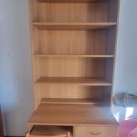 Scrivania in legno