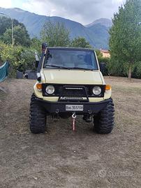 TOYOTA LAND CRUISER BJ 70