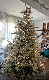 Albero di Natale innevato