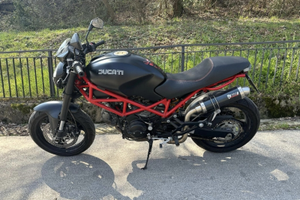 Ducati Monster 695