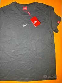 Maglietta Nike nera con logo