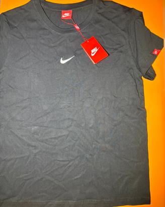 Maglietta Nike nera con logo