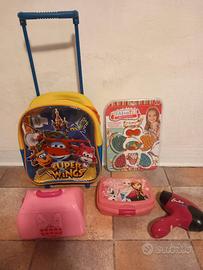 trolley, valigetta. phon, giochi vari per bimba