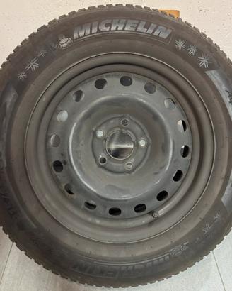 Cerchi e gomme Dacia Duster