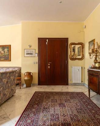 Appartamento di 151 m² con più di 5 locali e box a