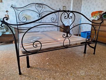 Letto matrimoniale in ferro battuto