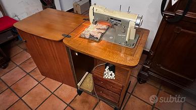 Mobile con macchina da cucire