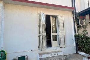 Arbus- Indipendente trilivelli cortile e box auto