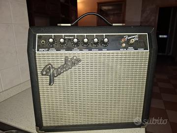 Chitarra elettrica con amplificatore