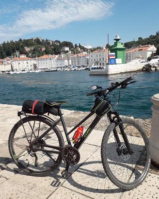 Bicicletta Cube -  bicicletta da trekking"