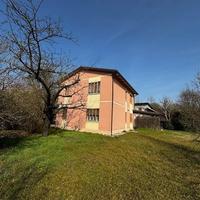 BIFAMILIARE CON ANNESSO E 14.000MQ DI TERRENO