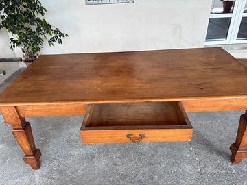 Tavolo legno molto bello