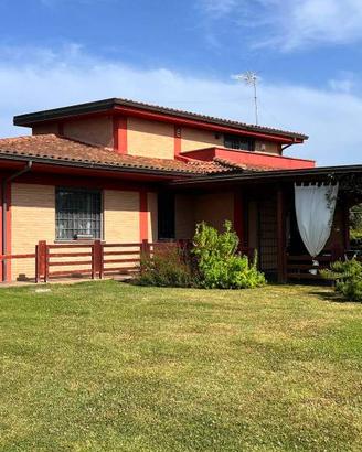 Villa di 205 m² con più di 5 locali e box auto dop